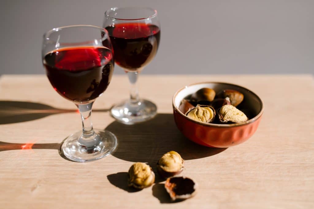 mesa-com-castanhas-assadas-e-jerupigas-são-martinho
